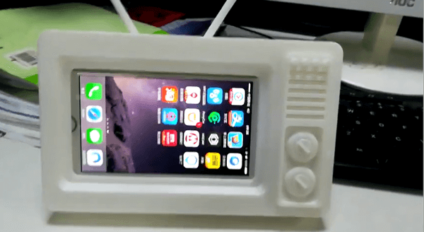 一技術(shù)宅的腦洞：3D打印復(fù)古電視機(jī)竟能‘吃掉’手機(jī)！